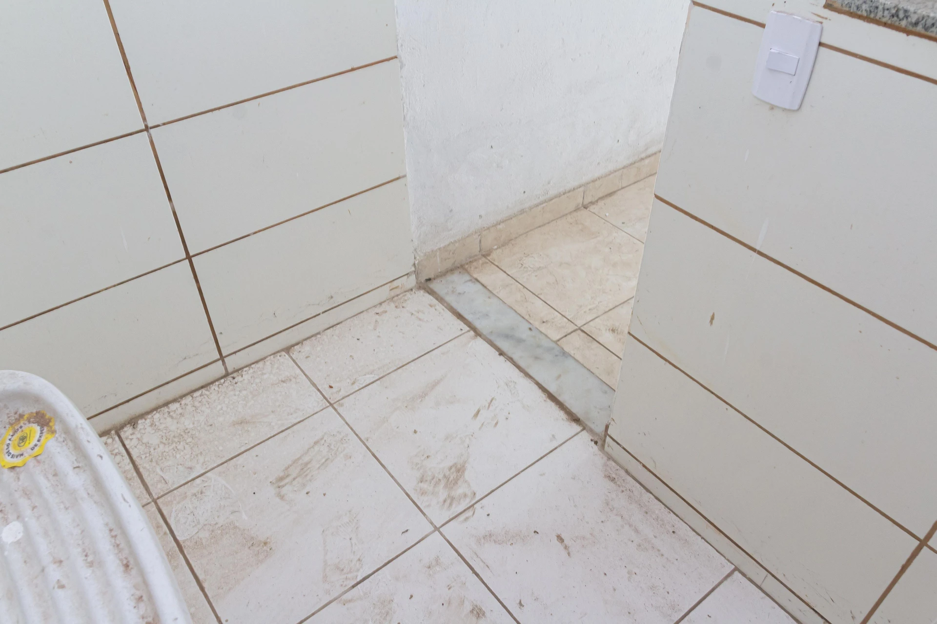 Unfurnished studio rental with private garden and 1 suite — photo 38