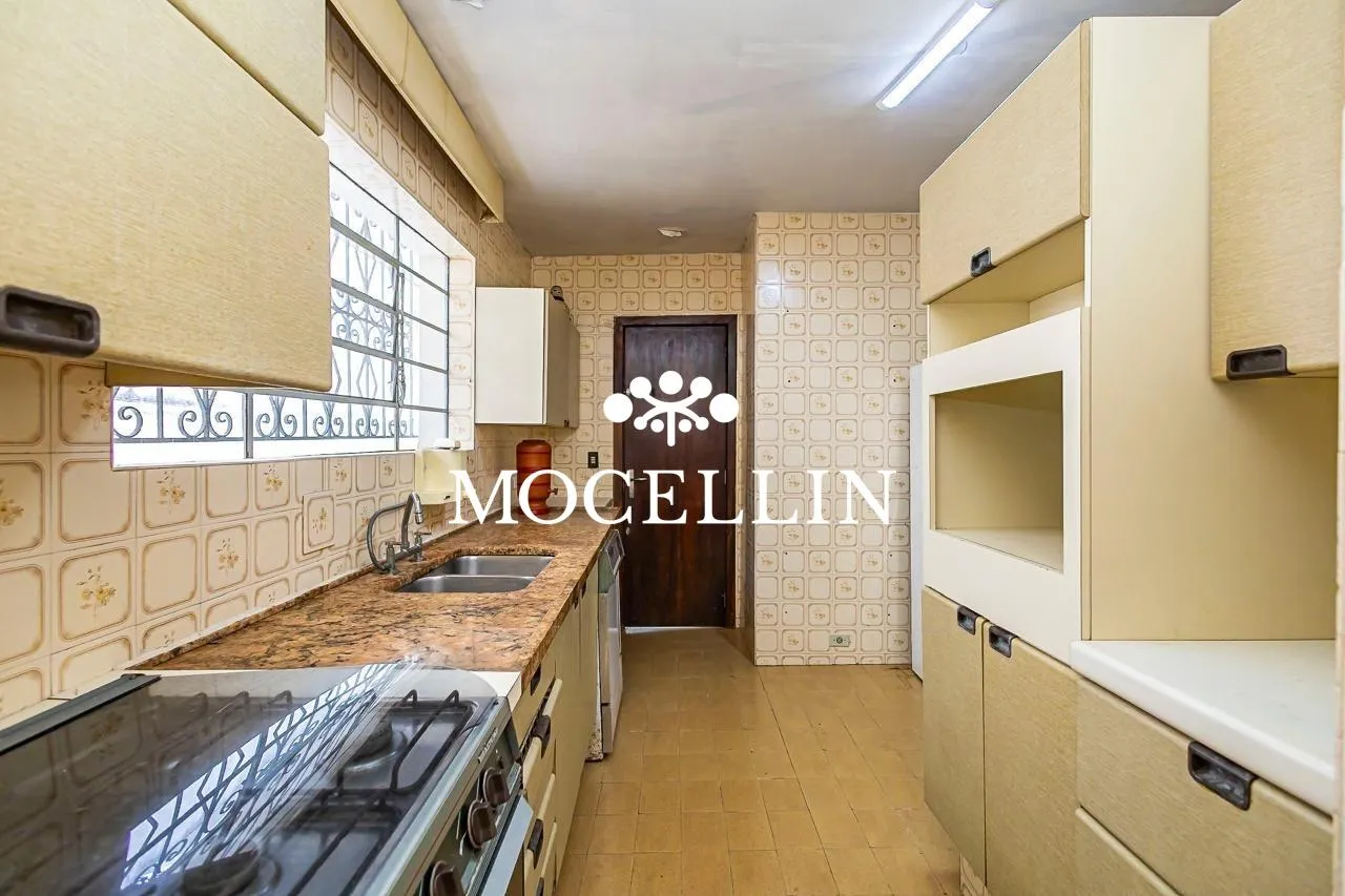 Casa residencial com 268 m², 4 dormitórios e 3 vagas