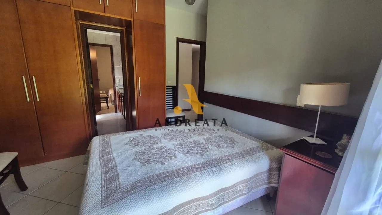 Casa de 307 m² com janelas do piso ao teto e banheira — photo 12
