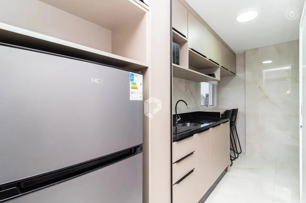 Furnished 1-bedroom apartment with enclosed balcony — photo 9