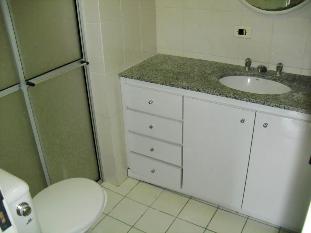 Wood or laminate floors in a 2-bedroom apartment, 122 m² — photo 11