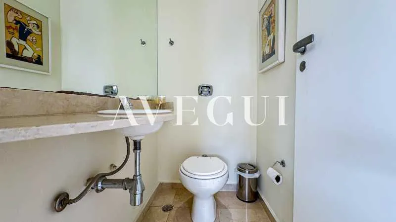 4-bedroom apartment in a building with a pool — photo 30