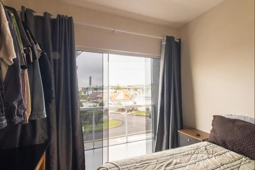 Furnished 2-bedroom house with 1 en-suite and private yard — photo 7