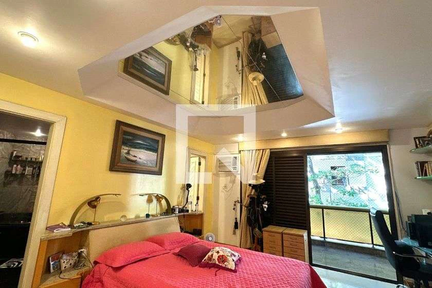 Duplex apartment with 3 en-suite bedrooms and laundry — photo 19