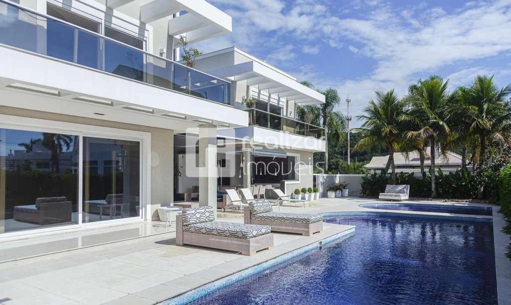 Casa em condomínio com 9 dormitórios e jardim privativo — photo 2
