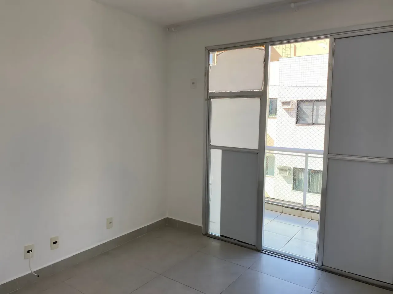 Unfurnished apartment with air conditioning and 3 bedrooms — photo 6