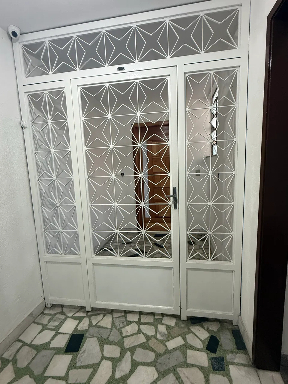 Apartment with no parking, 3 bedrooms and 2 bathrooms — photo 10