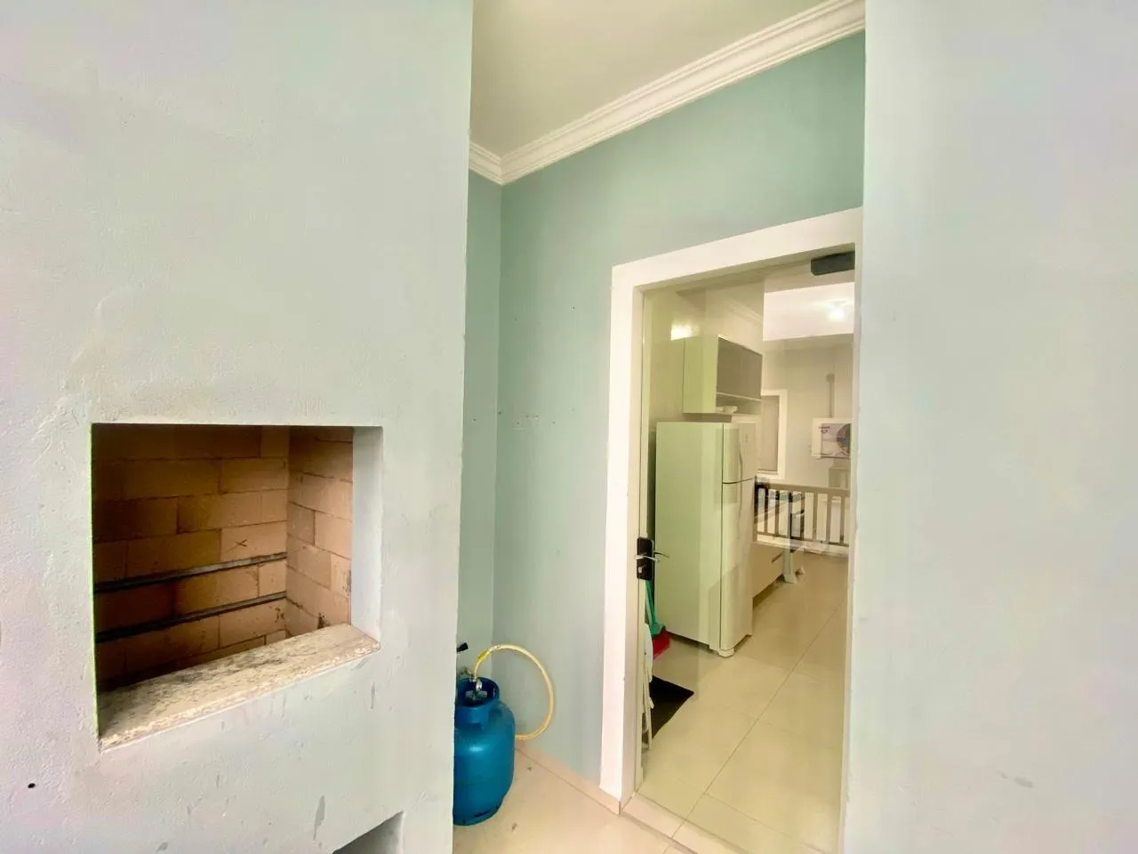 Furnished 1-bedroom apartment with open-plan kitchen — photo 12