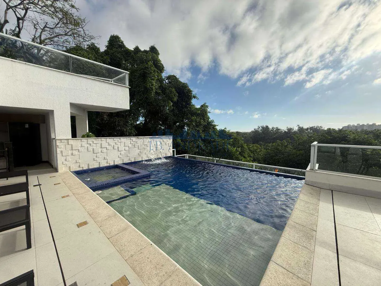 Furnished house with 4 en-suite bedrooms and 993 m² — photo 35