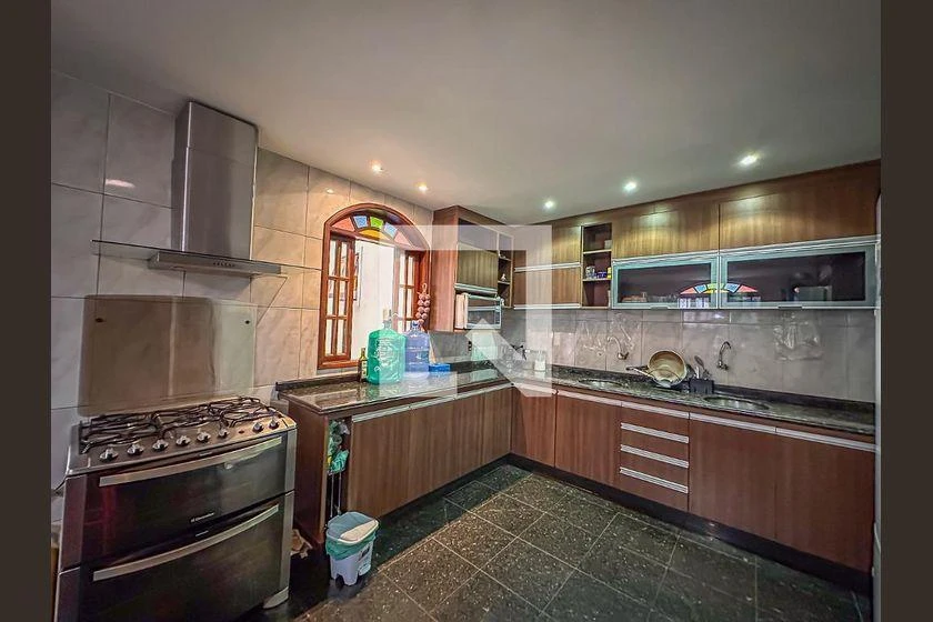 Мебльований будинок з 3 спальнями та 810 м² — photo 15