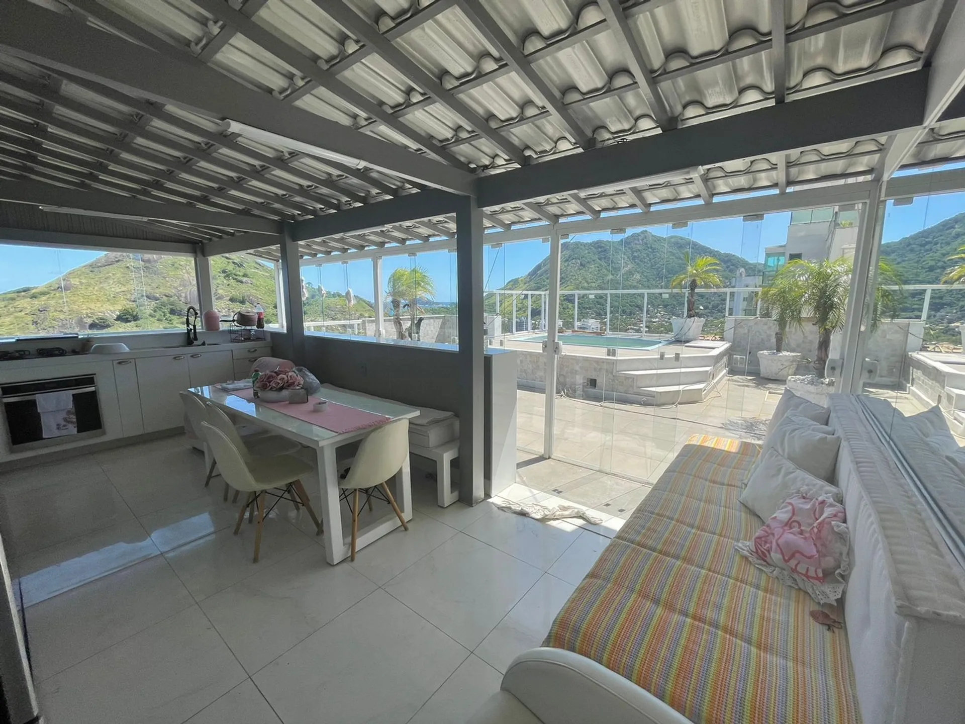 Furnished apartment with 4 bedrooms and 3 bathrooms — photo 22
