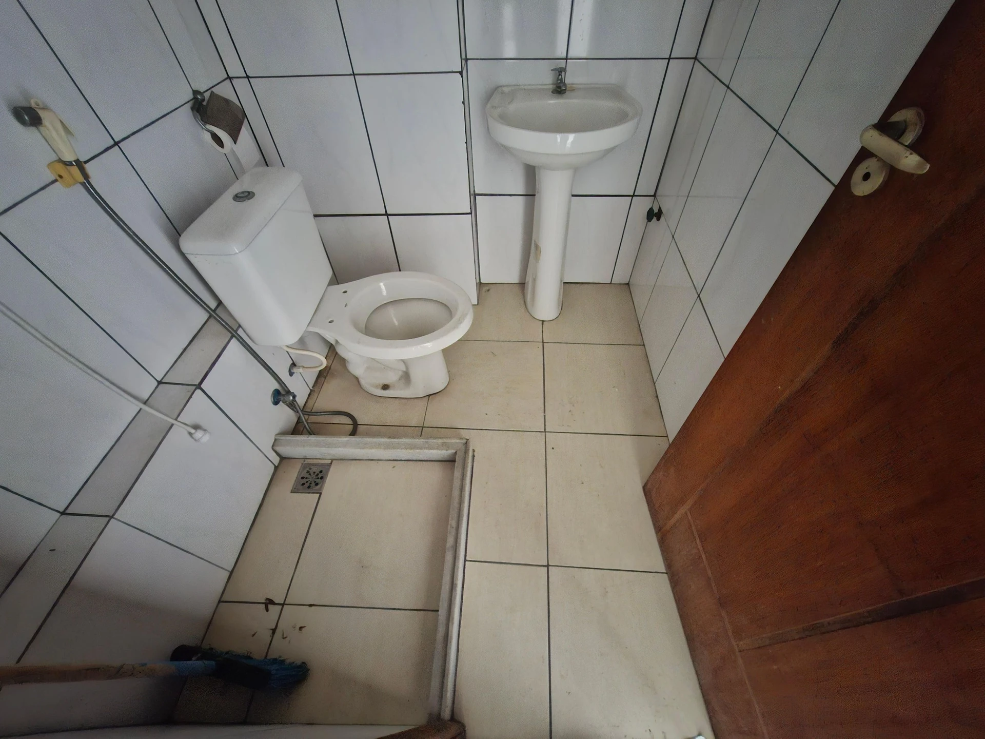 1-bedroom apartment with a compact kitchenette corner — photo 8