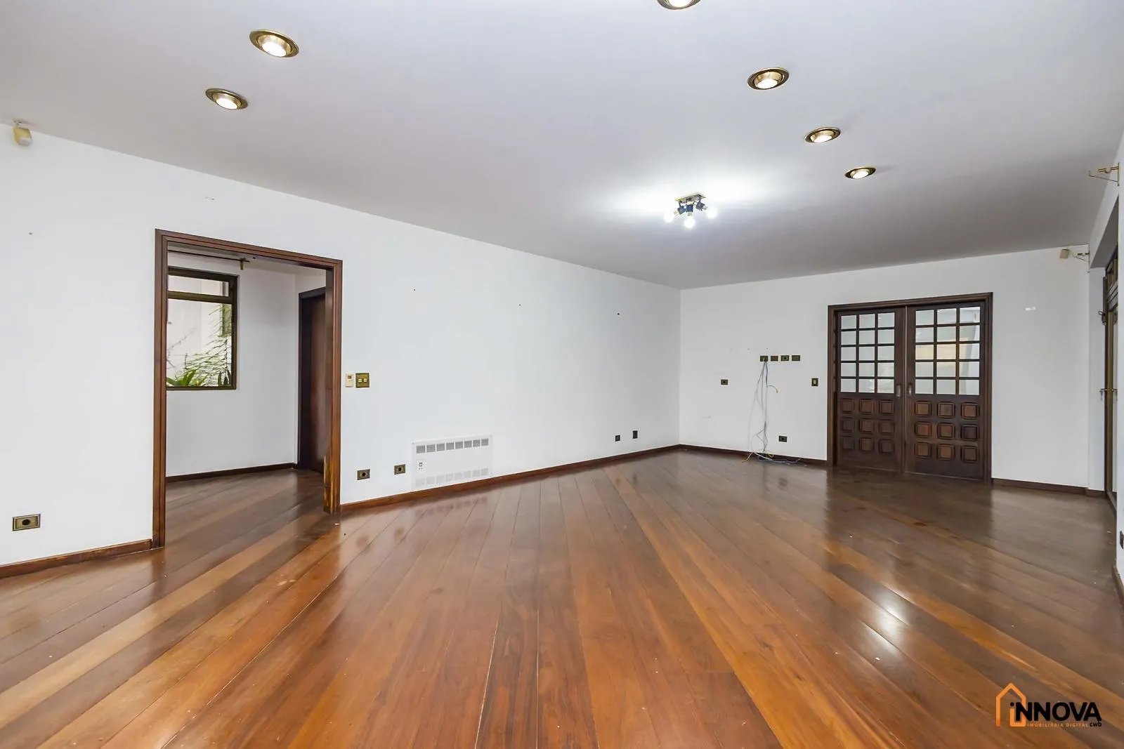 House with 5 bedrooms, 10 bathrooms, 5 parking spaces — photo 4