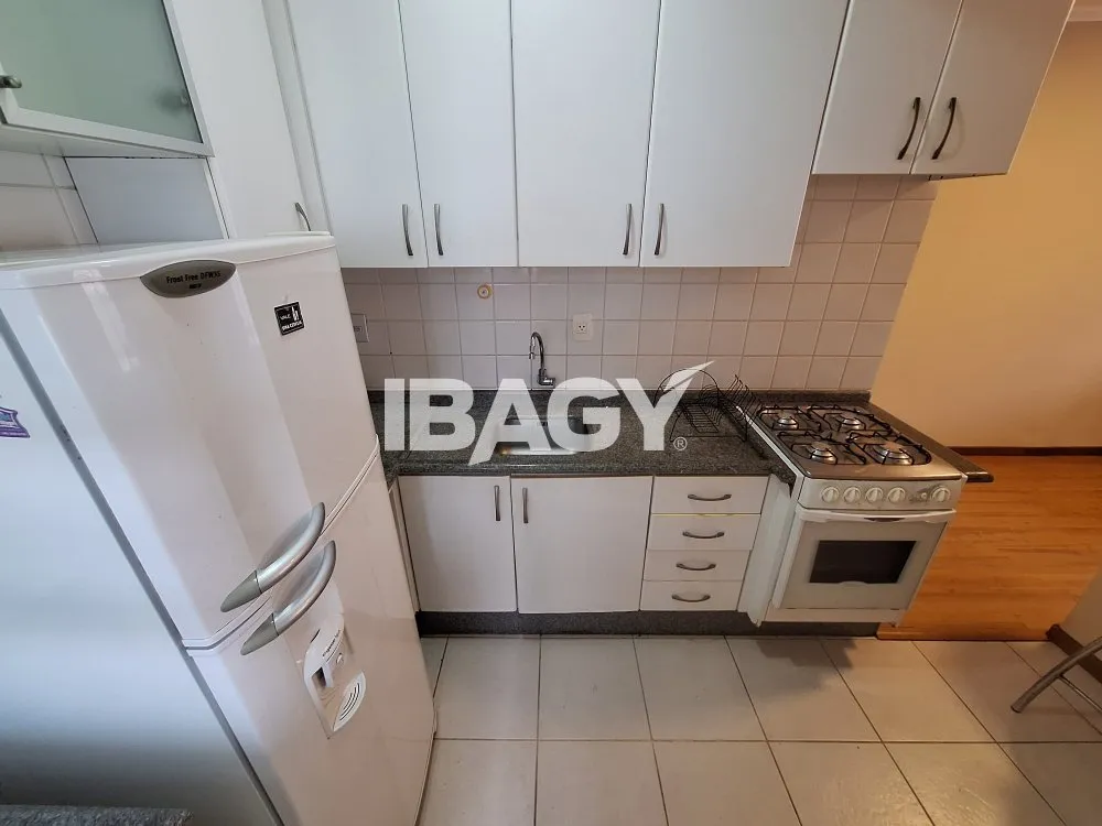 Furnished 93 m² apartment with 2 bedrooms and suite — photo 4