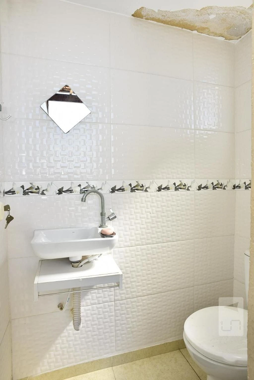 Furnished house with 2 en-suite bedrooms and laundry area — photo 37