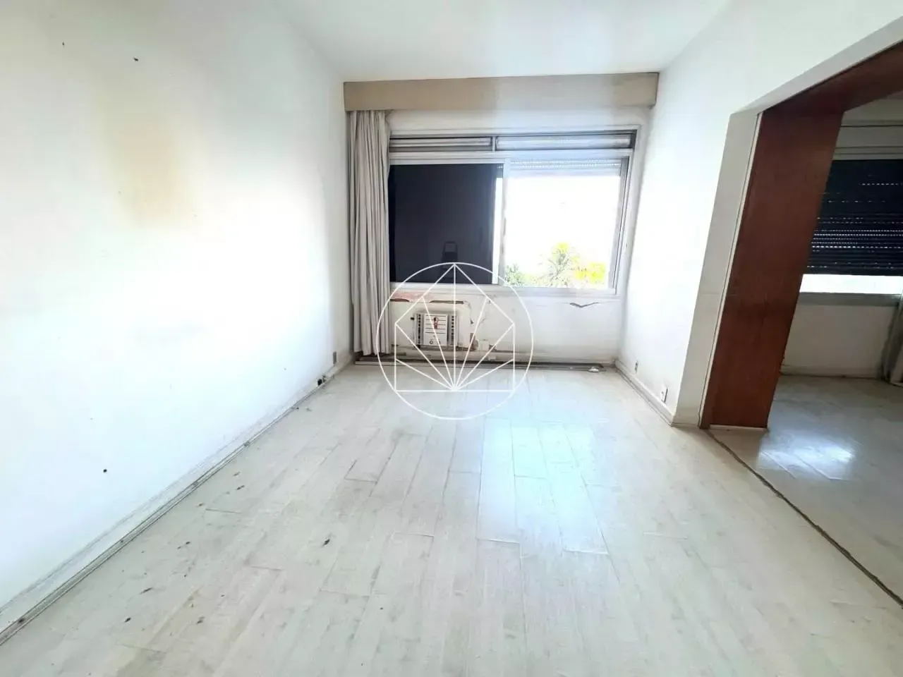 Apartamento de 3 quartos com cozinha fechada e 210 m² — photo 12