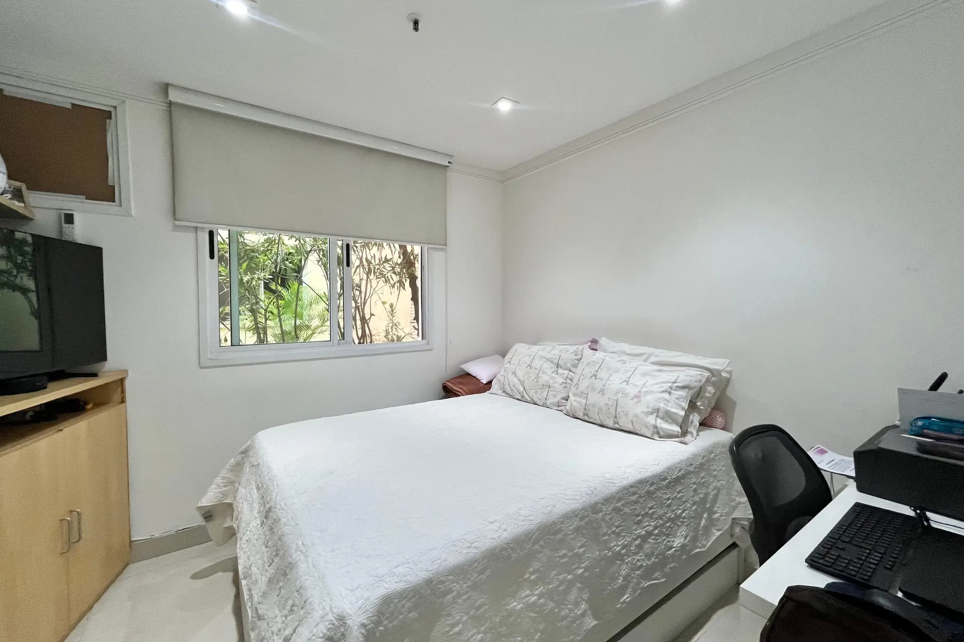 Furnished 1-bedroom apartment with pet-friendly policy — photo 35