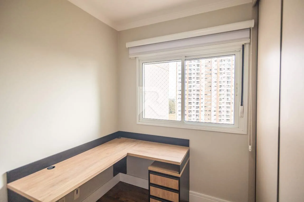 Apartment with open-plan kitchen and 4 bedrooms — photo 18