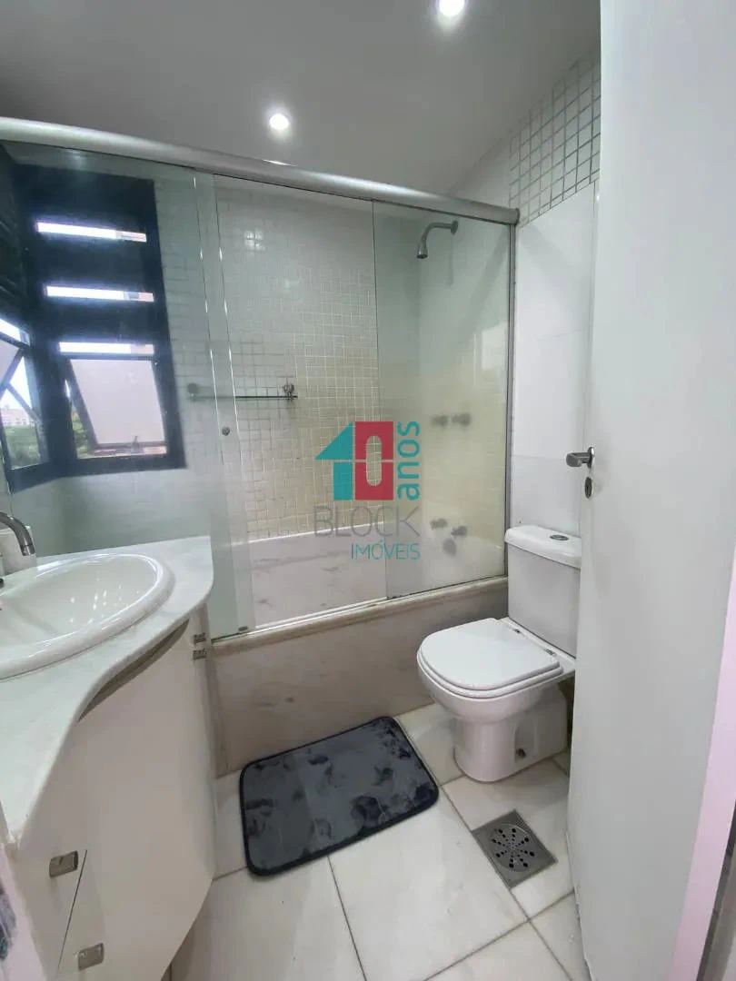 144 m² apartment with a home office and a water view — photo 22