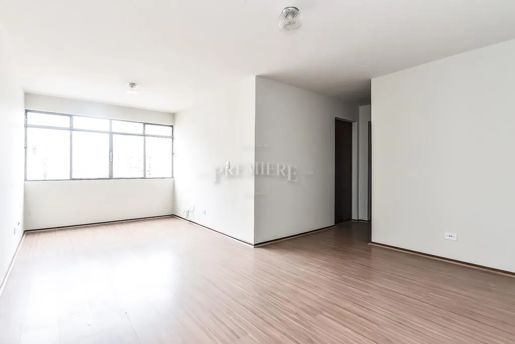 Apartment on the 21st floor with wood or laminate floors