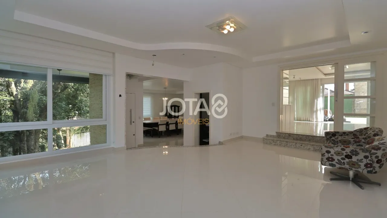 House with 5 bedrooms and a balcony in 370 m² — photo 14
