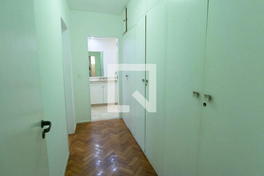 Rental apartment with 4 bedrooms and 4 bathrooms — photo 36