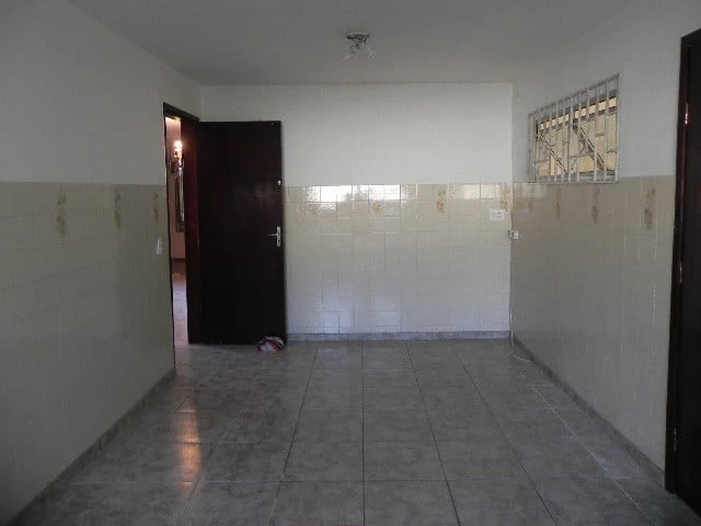 223 m² house with a bathtub and a glass-enclosed balcony — photo 14