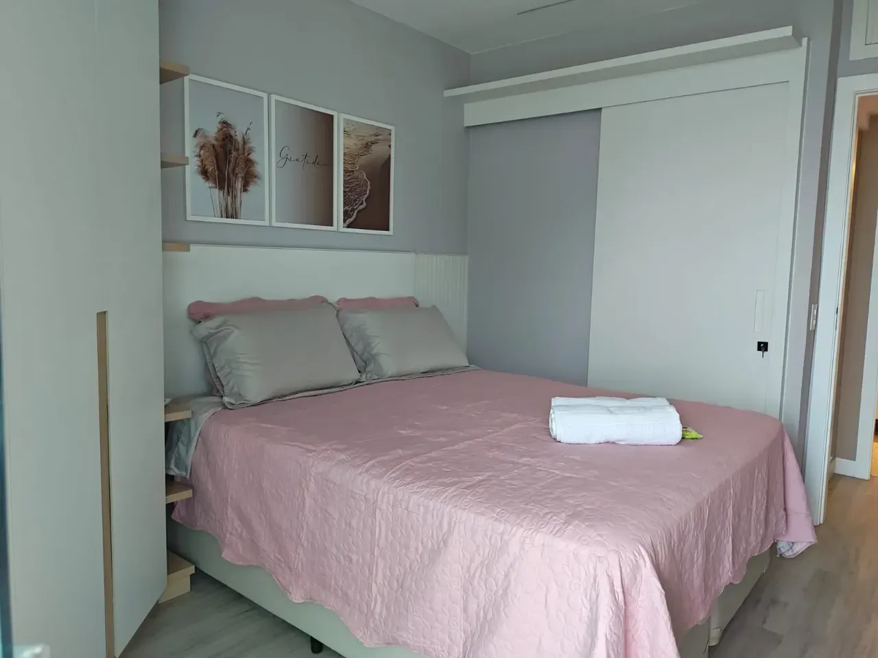 Furnished 1-bedroom apartment with 2 bathrooms — photo 22