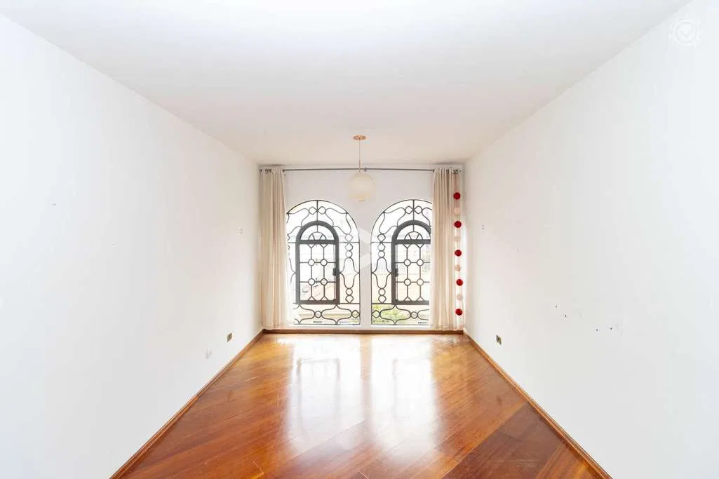 Wood or laminate floors in a 3-bedroom apartment, 107 m² — photo 19