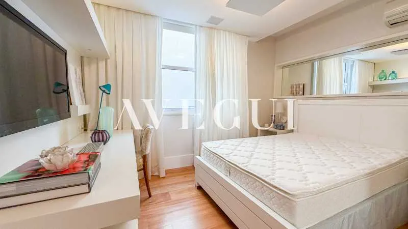 Квартира 530 м²: 4 суїти, 5 ванних і вид на воду — photo 9