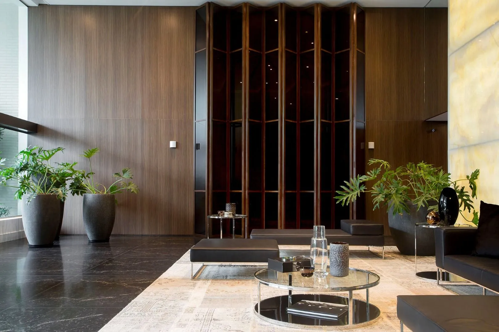 Furnished apartment 289 m² on the 15th floor with 3 suites