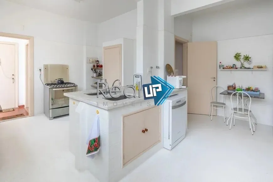 Penthouse with a glassed-in balcony and 4 bedrooms — photo 30