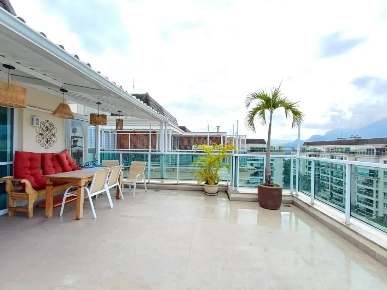 203 m² apartment with 3 bedrooms and enclosed balcony — photo 7