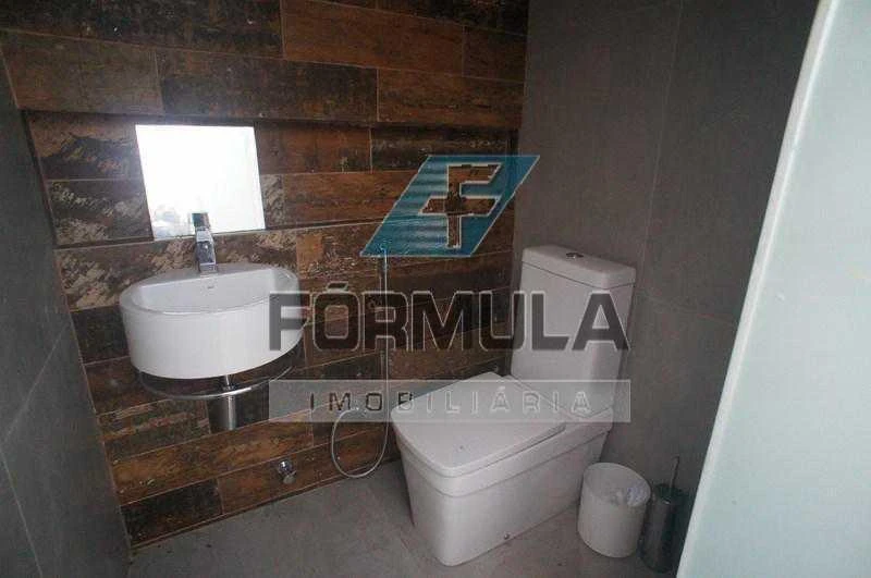 4-bedroom house with a bathtub — photo 7