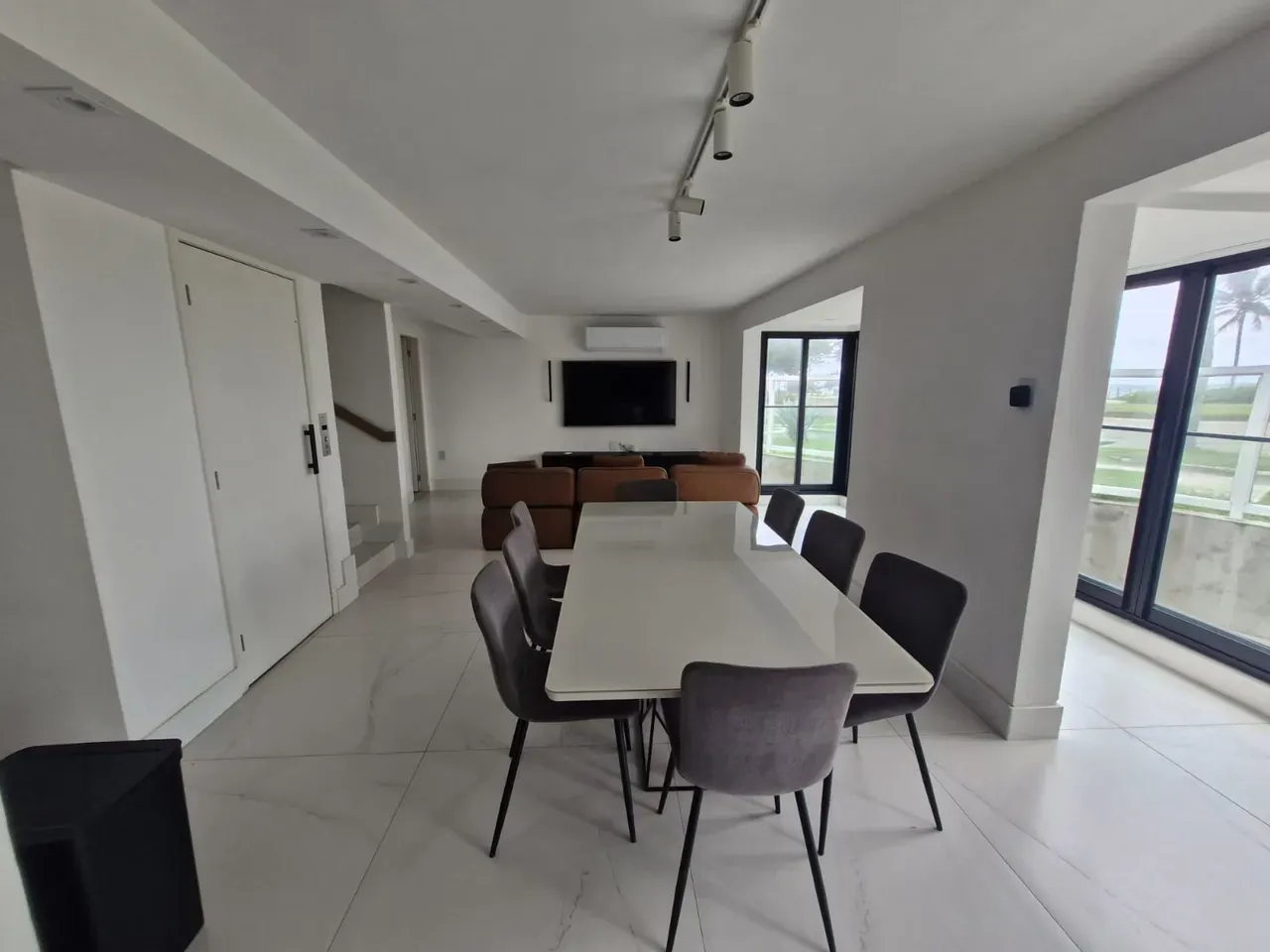 Furnished house, 280 m², with a water view — photo 8