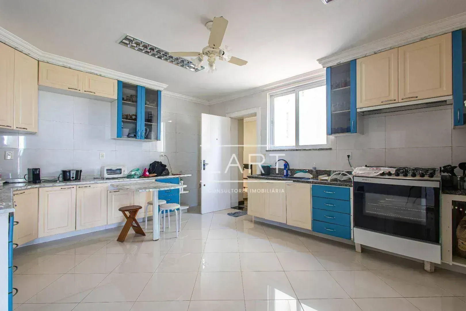 5-bedroom house with city and mountain views, 1250 m² — photo 30