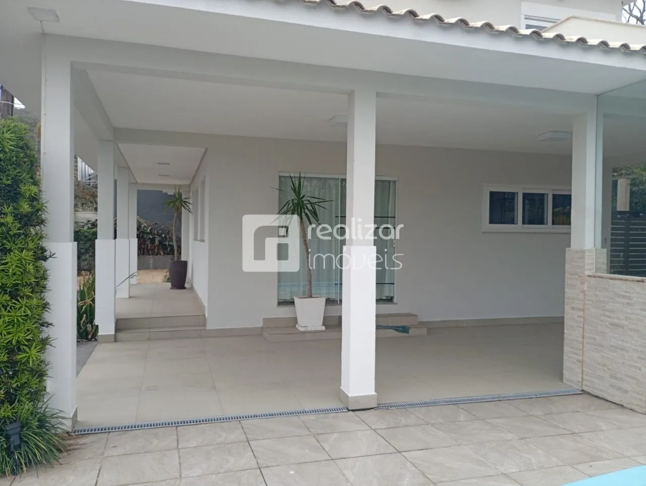 200 m² house with a private pool and a dishwasher — photo 2