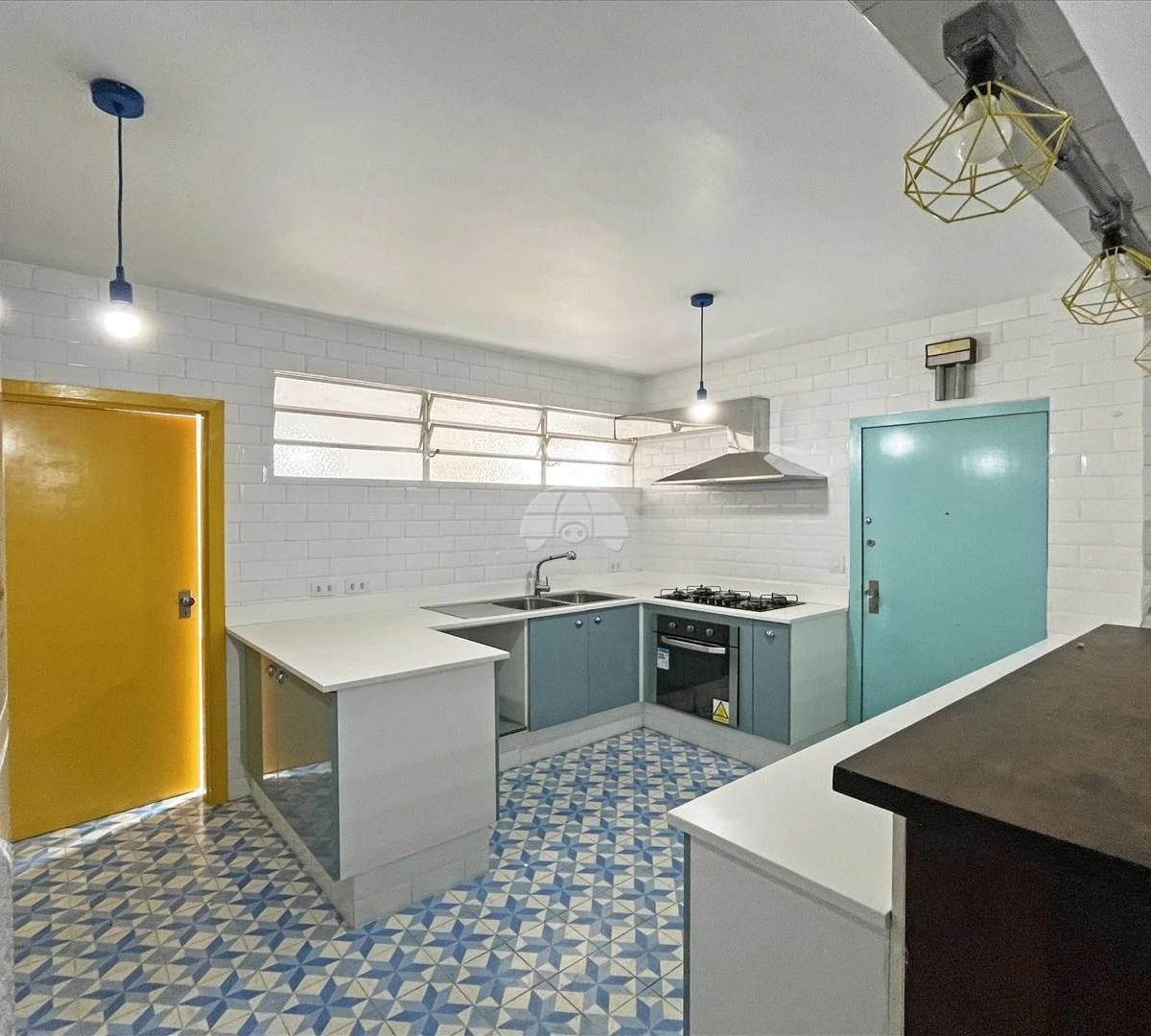 Индустриальная квартира 194 м² с 3 спальнями