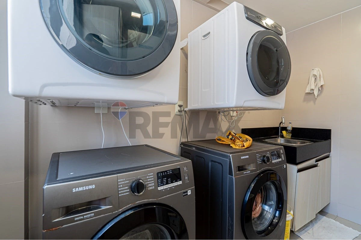Apartamento de 1 quarto com janelas do piso ao teto — photo 20