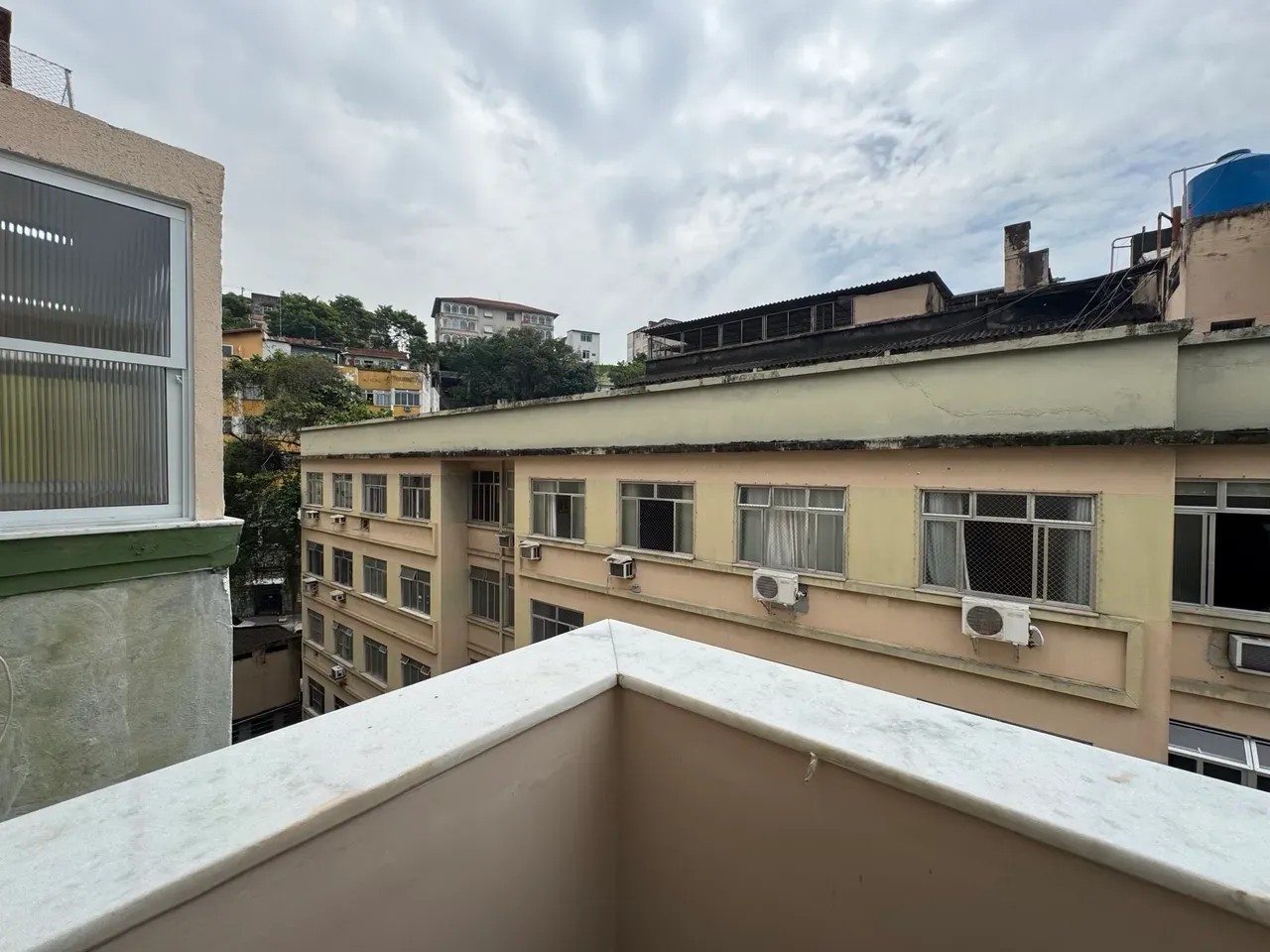 Glass-enclosed balcony in a one-bedroom apartment, 39 m² — photo 12