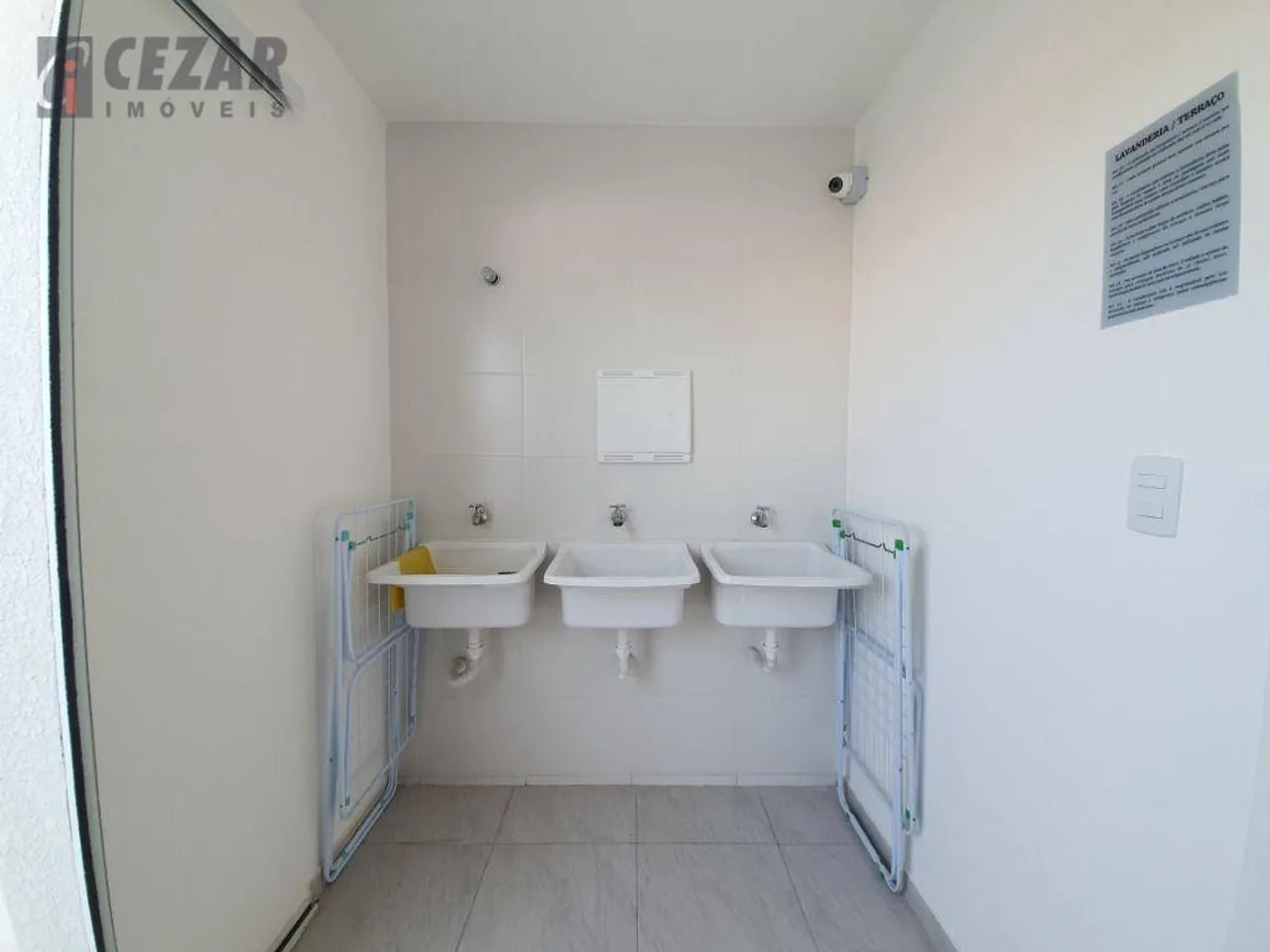 Studio with compact gas cooktop and private garden — photo 14