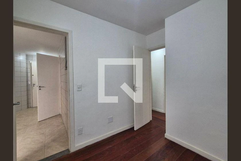 3-bedroom apartment in a building with a pool — photo 30