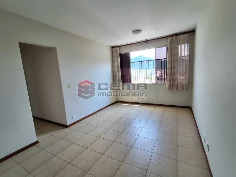 2-bedroom apartment in a building with a gym — photo 11