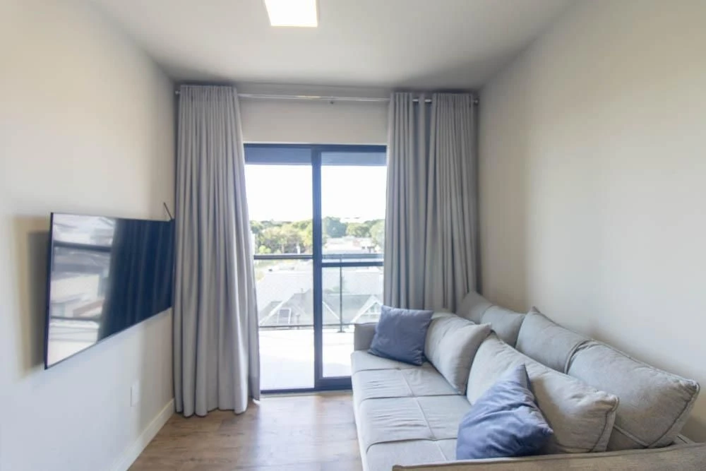 2-bedroom apartment in a building with a gym — photo 18