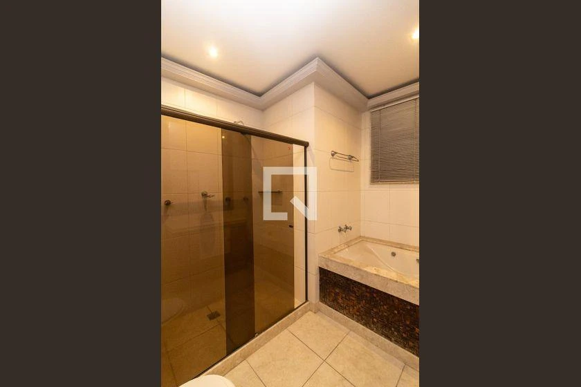 Квартира 244 м² с 4 спальнями и отдельной кухней — photo 46