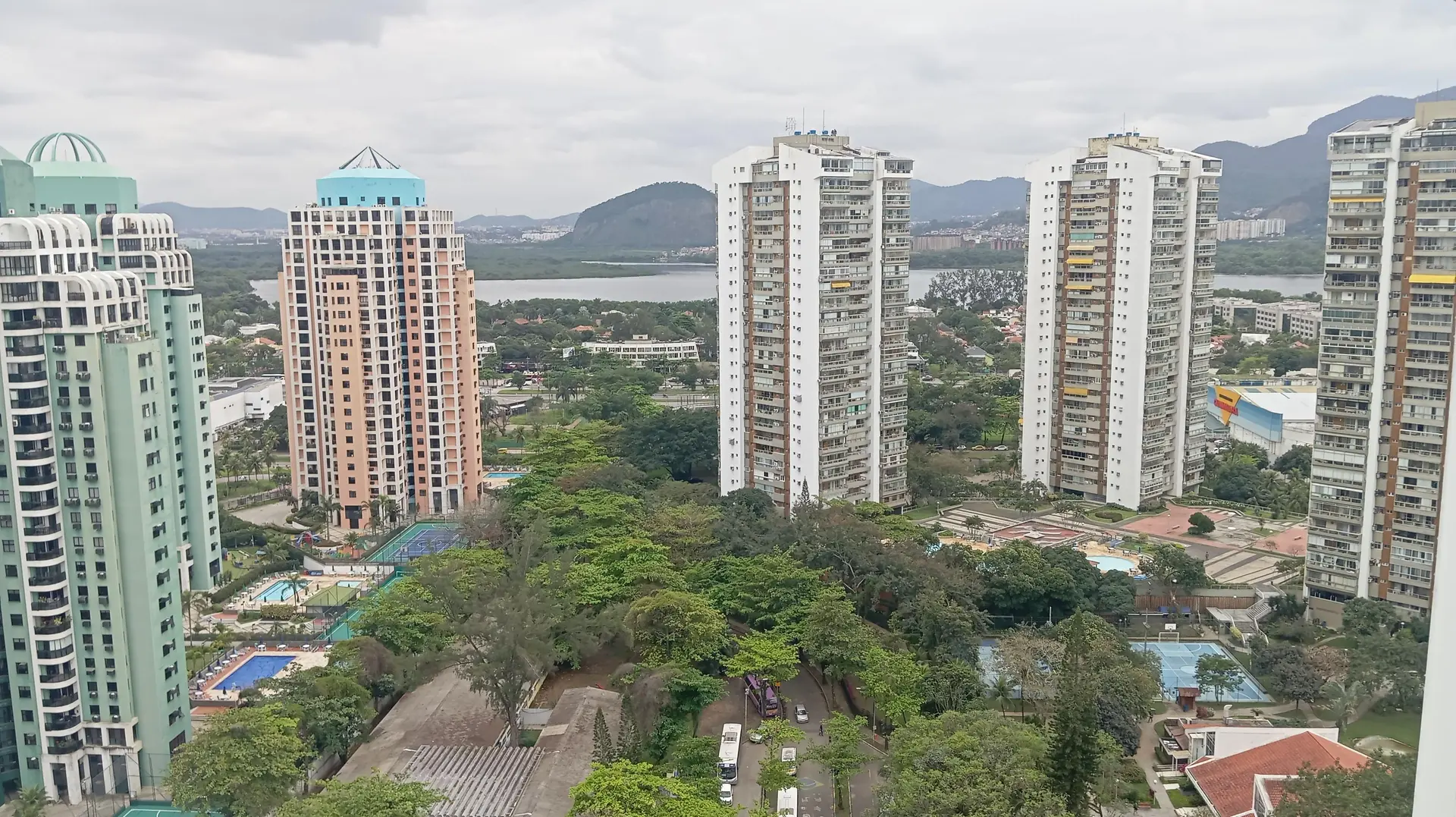 3-bedroom apartment with a jacuzzi in Rio de Janeiro — photo 20