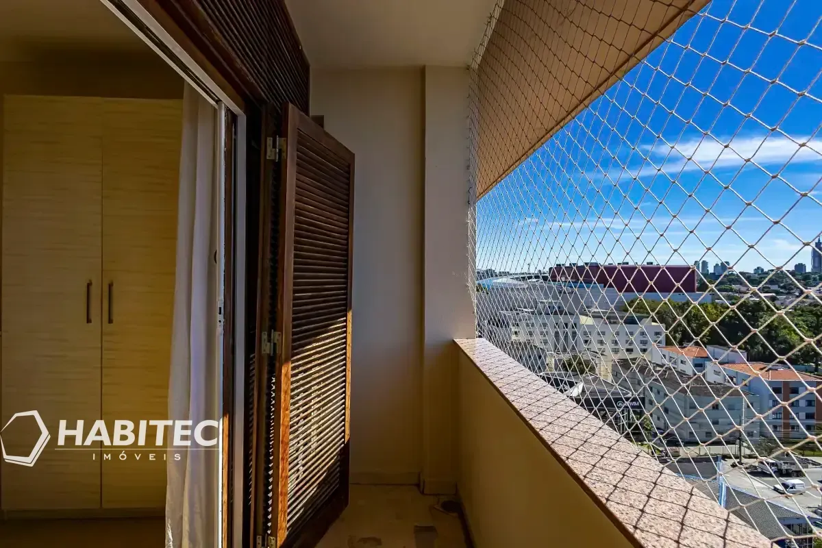 4-bedroom apartment with 2 bathrooms and a balcony — photo 33