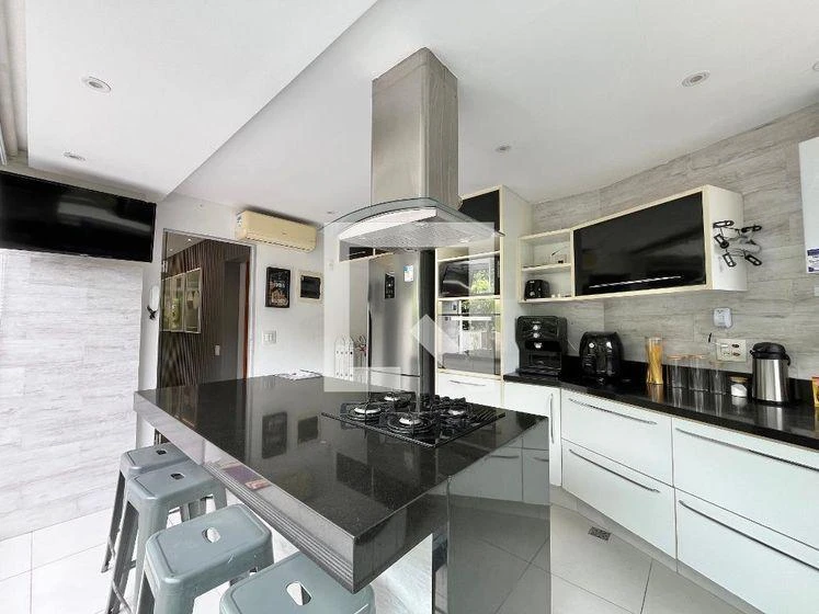 Furnished apartment, 130 m², with floor-to-ceiling windows — photo 34