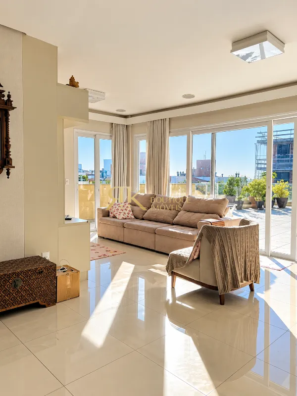 Furnished apartment, 244 m², with floor-to-ceiling windows