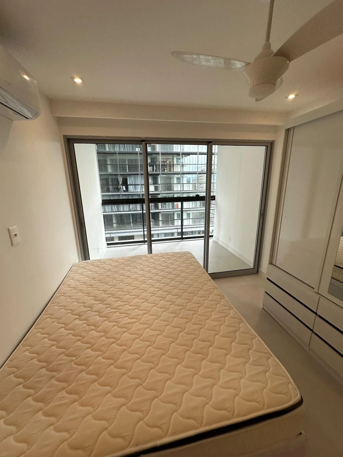 Floor-to-ceiling windows in a 2-bedroom apartment, 84 m² — photo 41